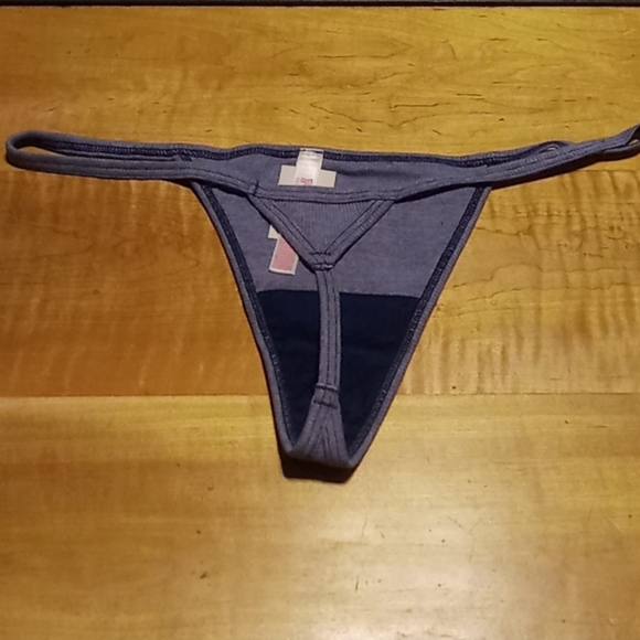 Ribbed G-string - Picture 2 of 2